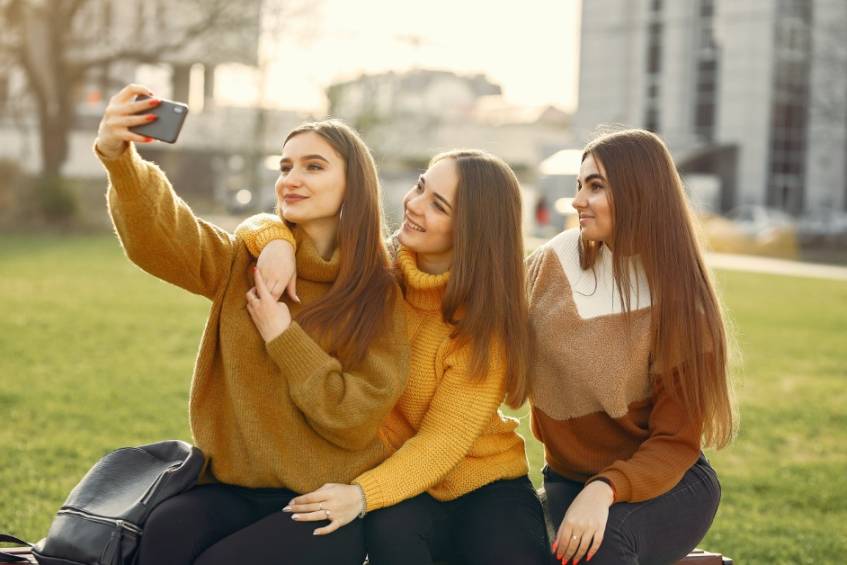 3 girls taking a selfie outside